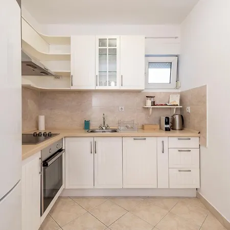 Modern Living - Family - Private Parking Appartement *