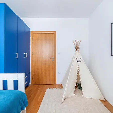 Modern Living - Family - Private Parking Νόβι Σαντ