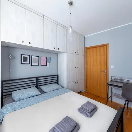 Modern Living - Family - Private Parking * Novi Sad