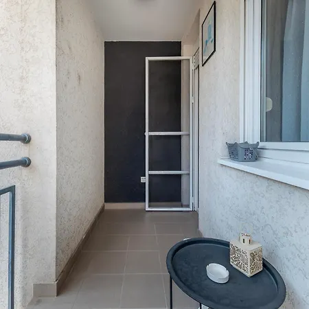 Modern Living - Family - Private Parking Appartement *