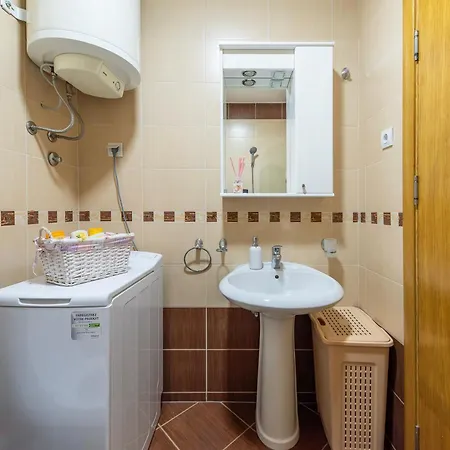 Modern Living - Family - Private Parking Appartement