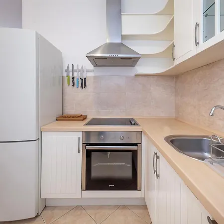 Modern Living - Family - Private Parking Novi Sad