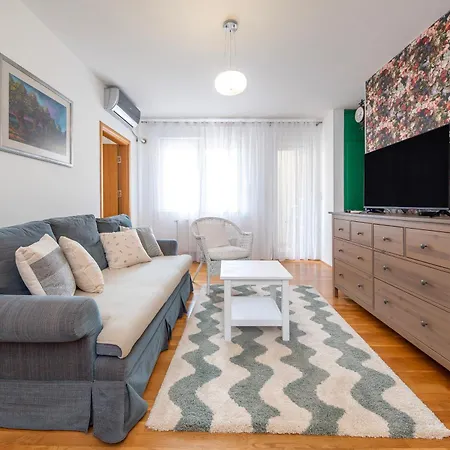 Modern Living - Sapphire - Private Parking Apartament Novi Sad
