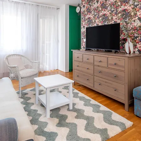 Modern Living - Family - Private Parking Διαμέρισμα *